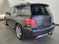 Skats no kreisās puses aizmugurē