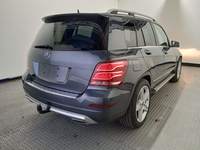 Skats no labās puses aizmugurē