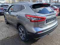 Vaade tagant vasakult