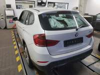 Skats no kreisās puses aizmugurē