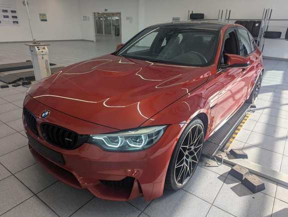 Pogled od napred levo