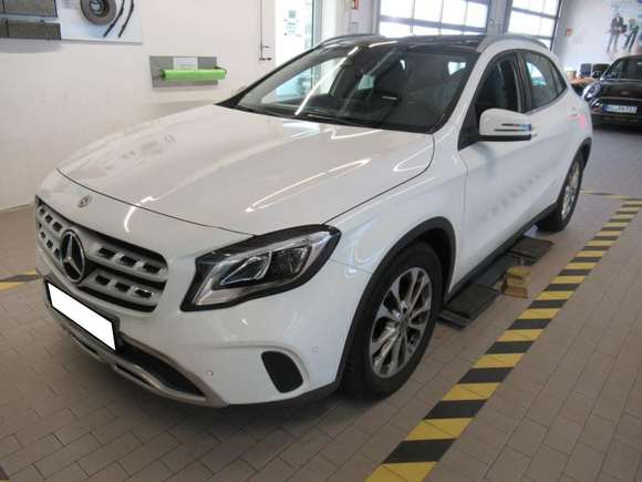 Pogled od napred levo