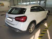 Pogled od pozadi desno