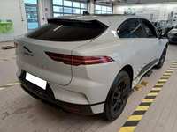 Skats no labās puses aizmugurē