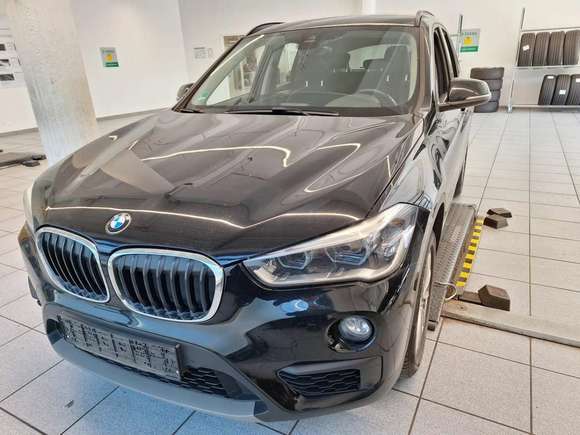 Pogled od napred levo