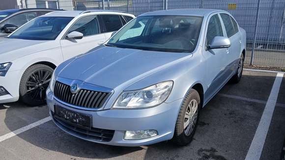 Skats no kreisās puses priekšā