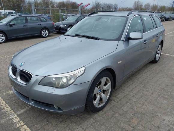 Vue de l’avant gauche