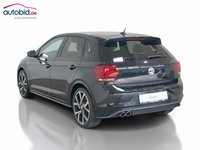 Skats no kreisās puses aizmugurē