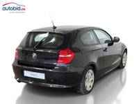 Skats no labās puses aizmugurē