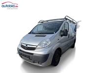 Skats no kreisās puses priekšā