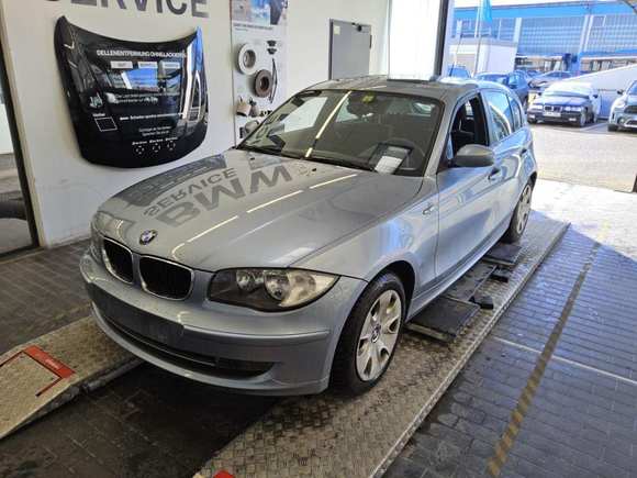 Pogled od napred levo