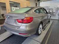 Pogled od pozadi desno