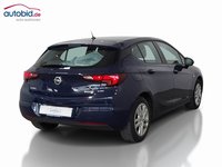 Skats no labās puses aizmugurē