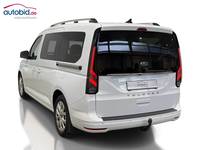 Skats no kreisās puses aizmugurē