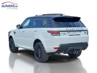 Skats no kreisās puses aizmugurē