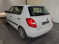 Vue de l’arrière gauche