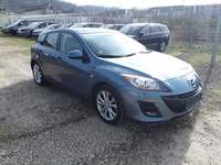 Pogled sprijeda desno