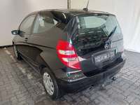 Vue de l’arrière gauche