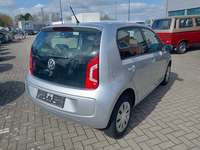 Skats no labās puses aizmugurē