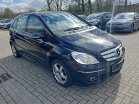 Skats no labās puses priekšā