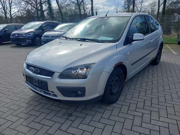 Skats no kreisās puses priekšā