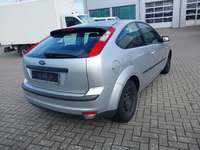 Skats no labās puses aizmugurē