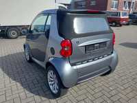 Skats no kreisās puses aizmugurē