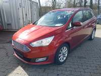 Skats no kreisās puses priekšā