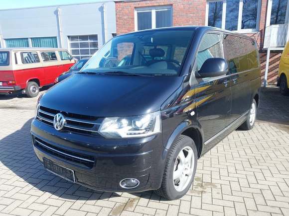 Skats no kreisās puses priekšā