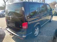 Skats no labās puses aizmugurē