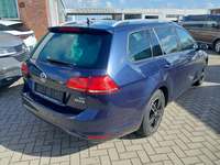 Skats no labās puses aizmugurē