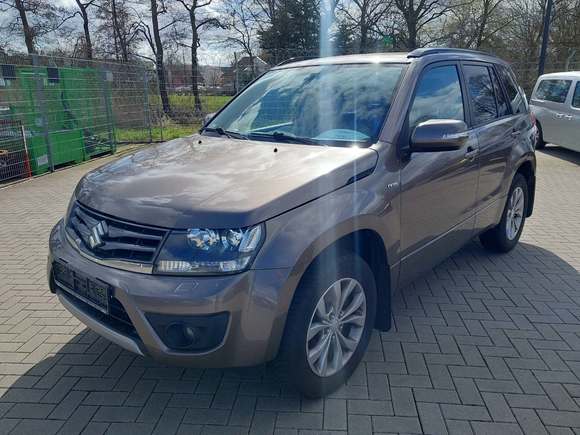 Skats no kreisās puses priekšā