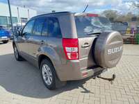 Skats no kreisās puses aizmugurē