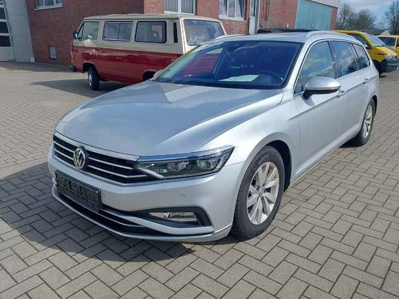 Skats no kreisās puses priekšā