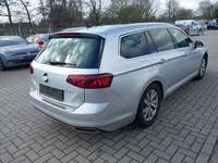 Skats no labās puses aizmugurē