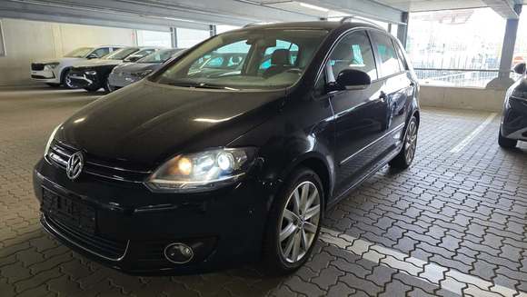 Skats no kreisās puses priekšā