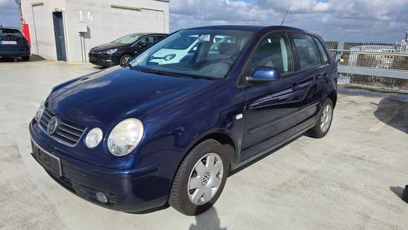 Skats no kreisās puses priekšā