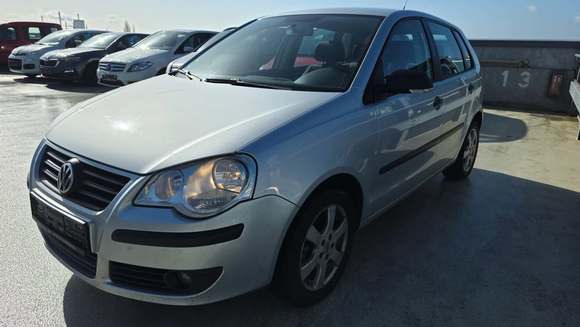 Skats no kreisās puses priekšā