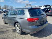 Skats no kreisās puses aizmugurē