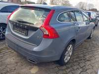 Skats no labās puses aizmugurē