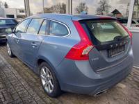 Skats no kreisās puses aizmugurē