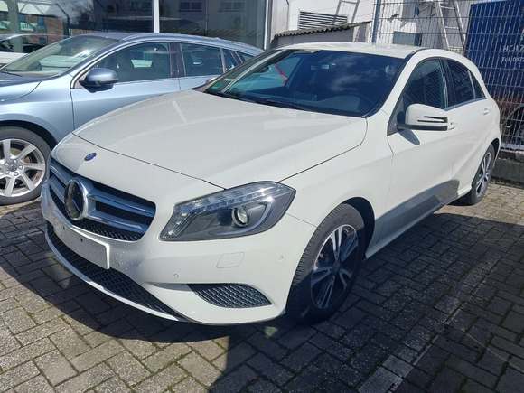 Skats no kreisās puses priekšā