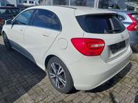 Skats no kreisās puses aizmugurē