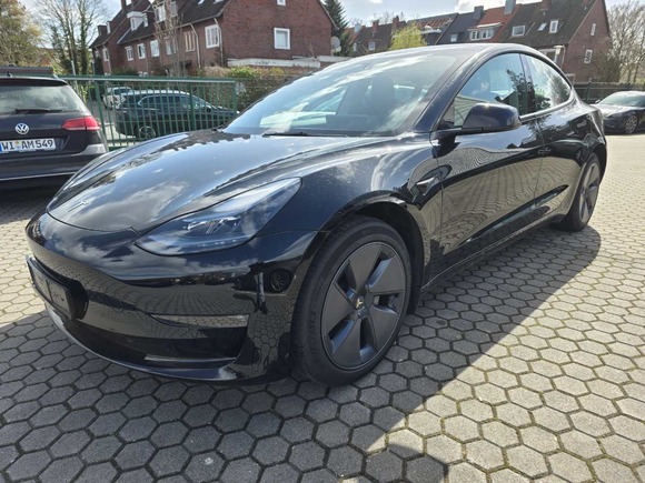 Skats no kreisās puses priekšā