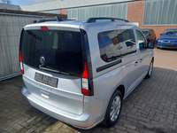 Skats no labās puses aizmugurē