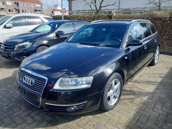 Skats no kreisās puses priekšā