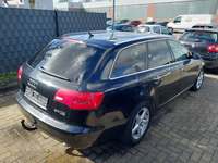 Skats no labās puses aizmugurē