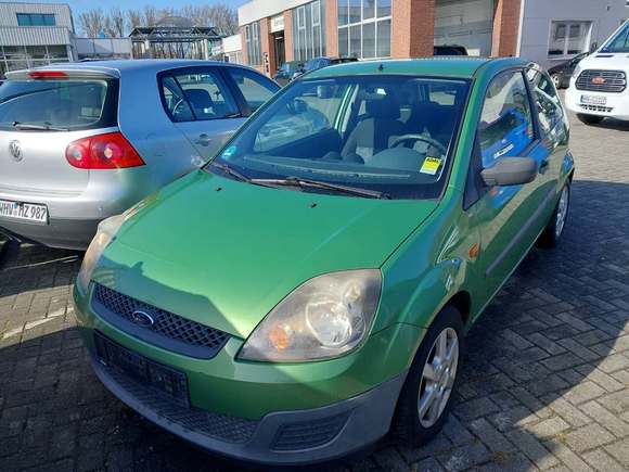 Skats no kreisās puses priekšā