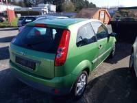 Skats no labās puses aizmugurē