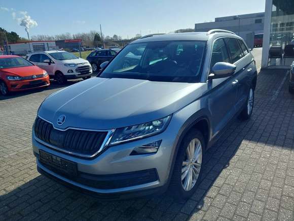 Skats no kreisās puses priekšā